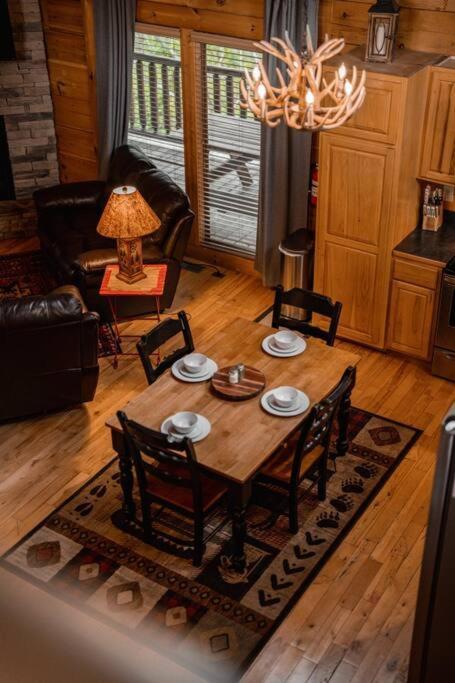 2-Bedroom Cabin With 2 Master Suites, Loft, Half-Bath And Hot Tub In A Serene Resort Setting Sevierville Bagian luar foto