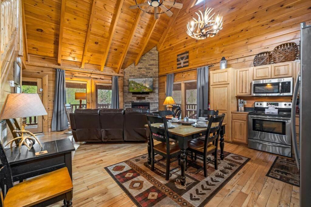2-Bedroom Cabin With 2 Master Suites, Loft, Half-Bath And Hot Tub In A Serene Resort Setting Sevierville Bagian luar foto