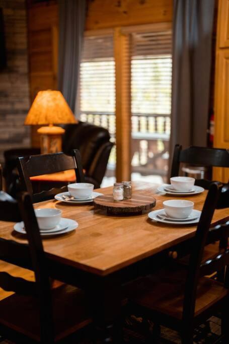 2-Bedroom Cabin With 2 Master Suites, Loft, Half-Bath And Hot Tub In A Serene Resort Setting Sevierville Bagian luar foto
