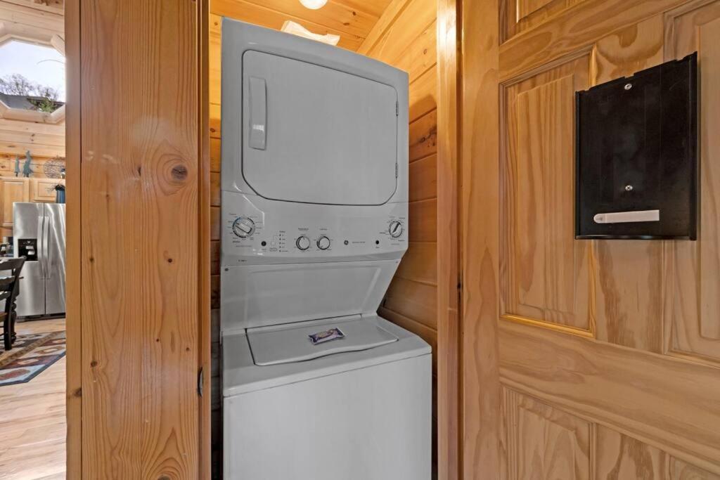2-Bedroom Cabin With 2 Master Suites, Loft, Half-Bath And Hot Tub In A Serene Resort Setting Sevierville Bagian luar foto