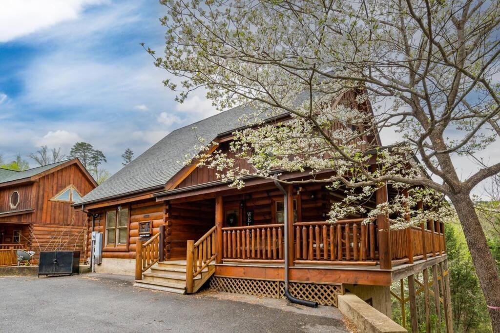2-Bedroom Cabin With 2 Master Suites, Loft, Half-Bath And Hot Tub In A Serene Resort Setting Sevierville Bagian luar foto