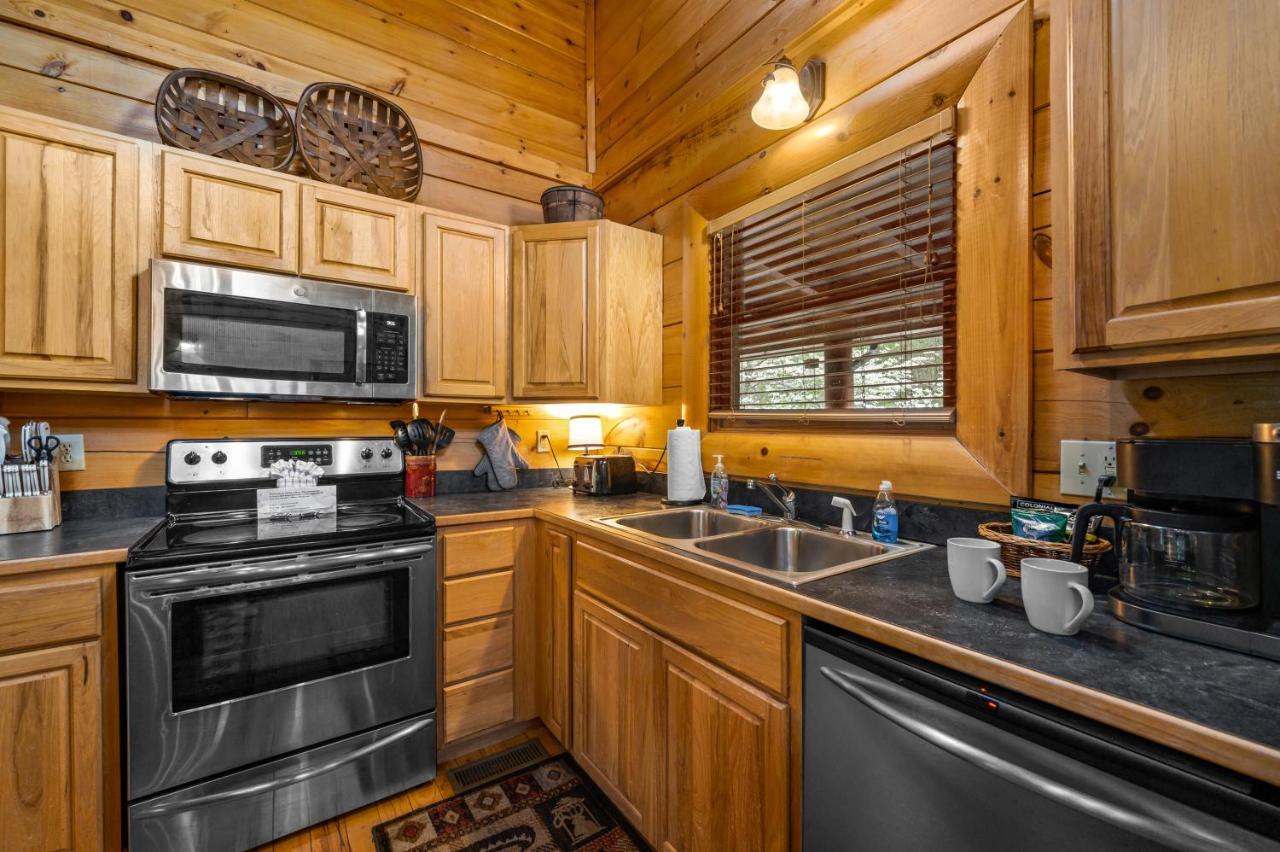 2-Bedroom Cabin With 2 Master Suites, Loft, Half-Bath And Hot Tub In A Serene Resort Setting Sevierville Bagian luar foto