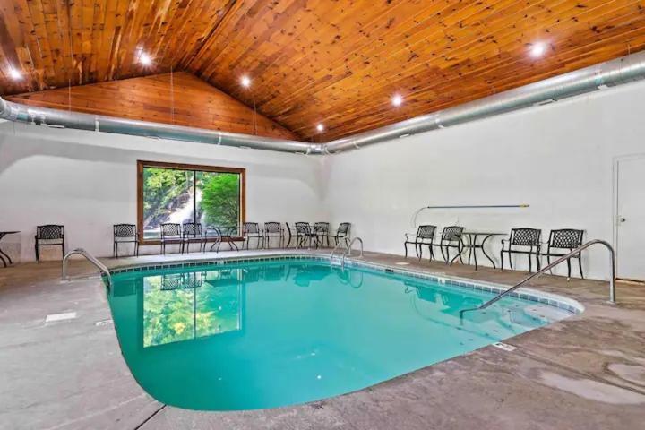 2-Bedroom Cabin With 2 Master Suites, Loft, Half-Bath And Hot Tub In A Serene Resort Setting Sevierville Bagian luar foto